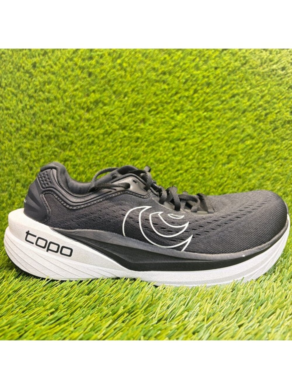 Topo Phantom 4 Womens Size 8 Black White Athletic Road Running Shoes Sneakers